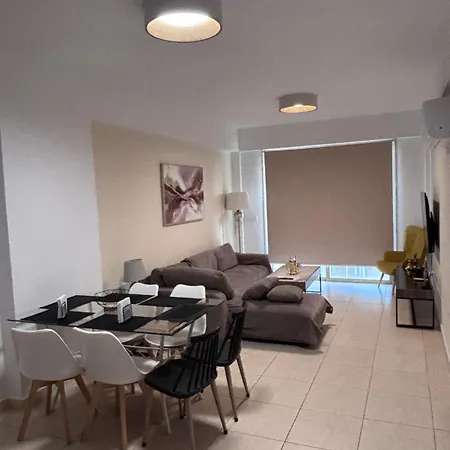Daire Aristo Universe Iii - Cosy 2bdr With Pool Near Elysia Park Pafos